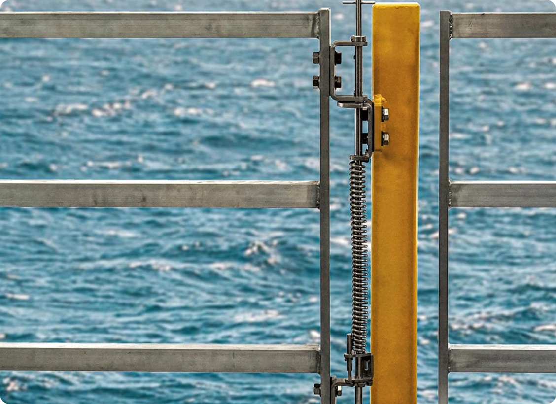 SeaSafe Cargo - Closing Gate Hinge