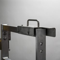 Single gate latch reliability through simplicity square